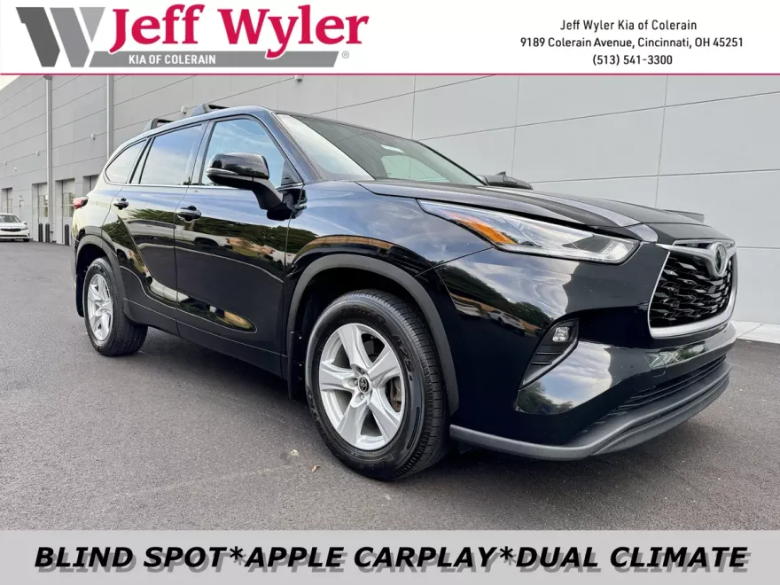 2021 Toyota Highlander LE photo 1