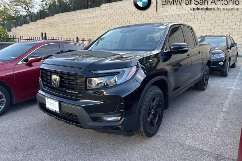 2022 Honda Ridgeline Black Edition photo 1