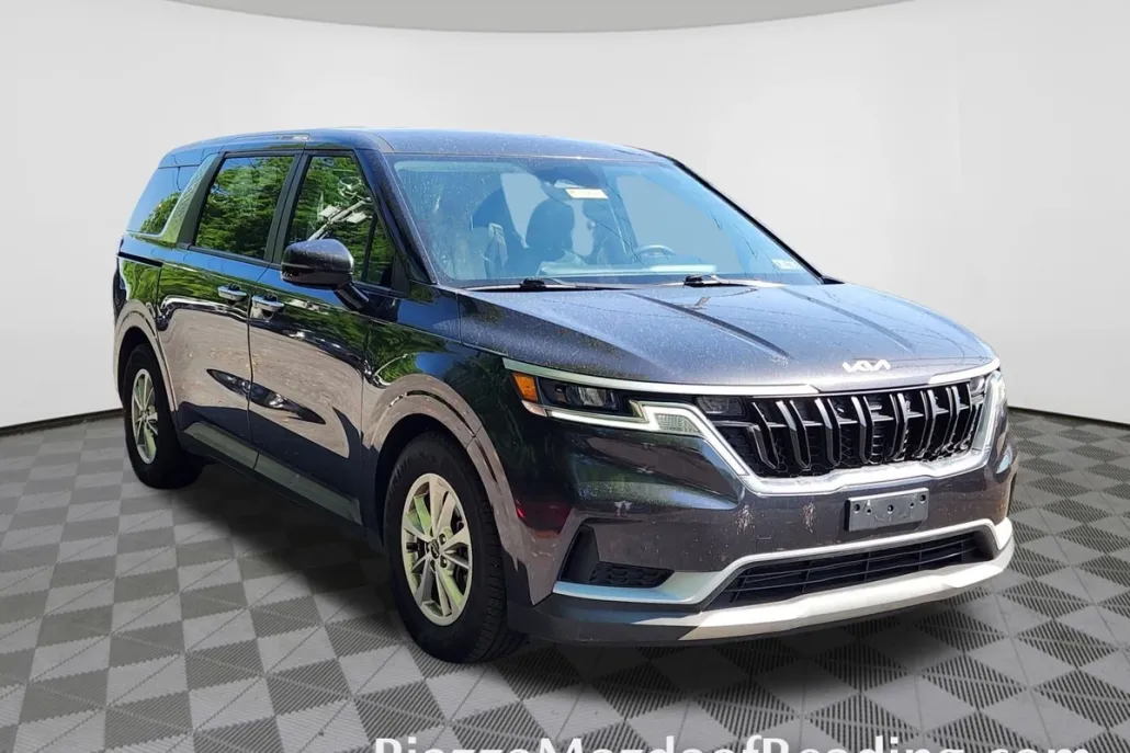 2022 Kia Carnival LX photo 1
