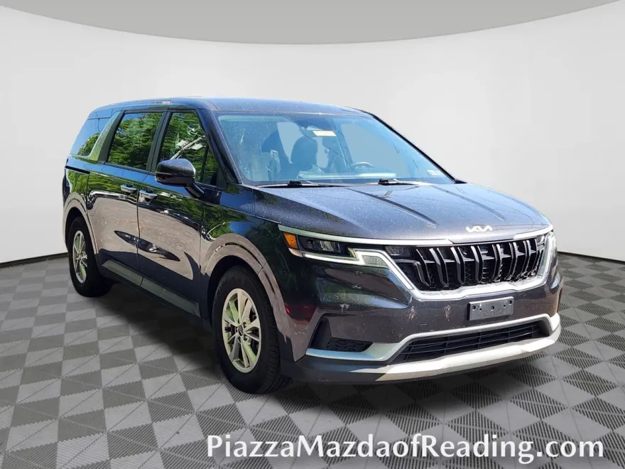 2022 Kia Carnival LX photo 1