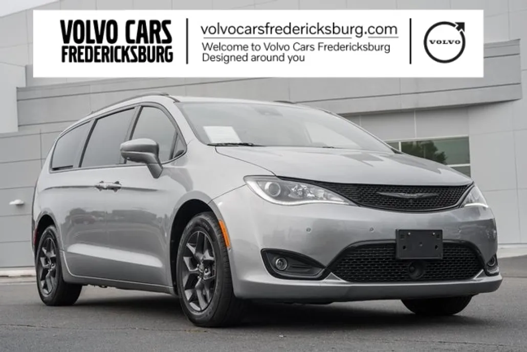 2019 Chrysler Pacifica Limited photo 1