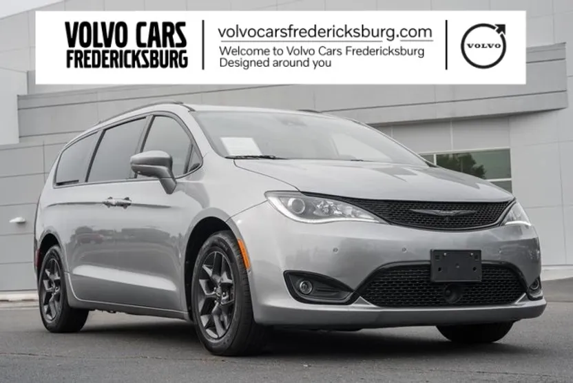2019 Chrysler Pacifica Limited photo 1