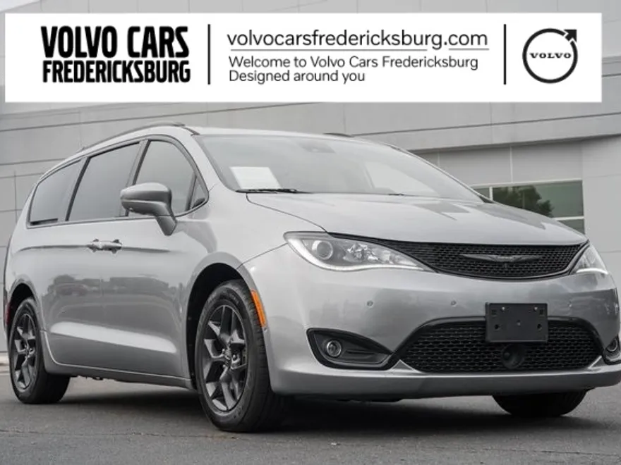 2019 Chrysler Pacifica Limited photo 1