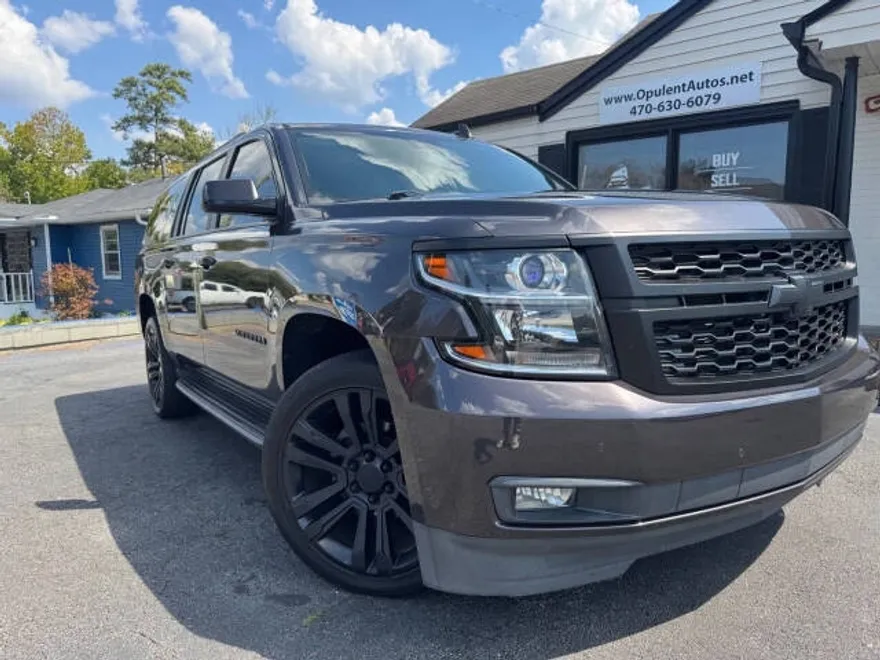 2017 Chevrolet Suburban LT photo 1