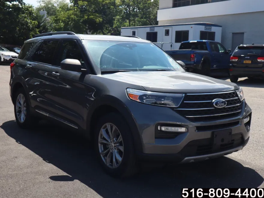 2022 Ford Explorer XLT photo 1