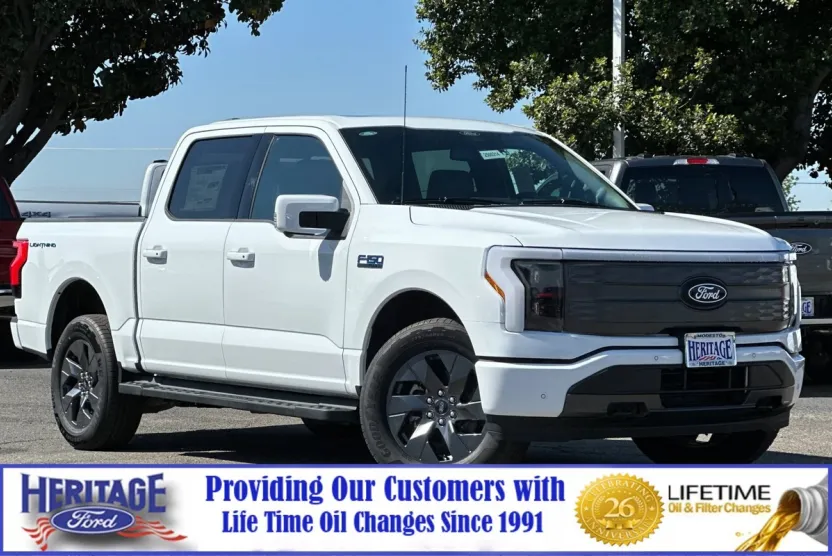 2025 Ford F-150 Lightning Lariat photo 1