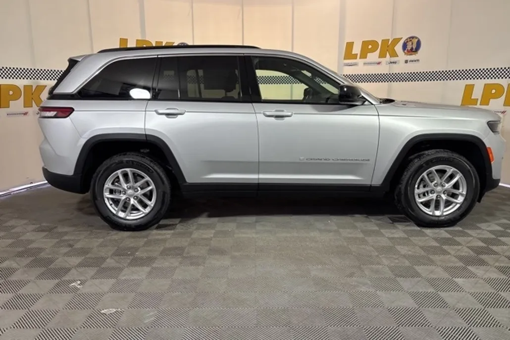 2025 Jeep Grand Cherokee Laredo X photo 1