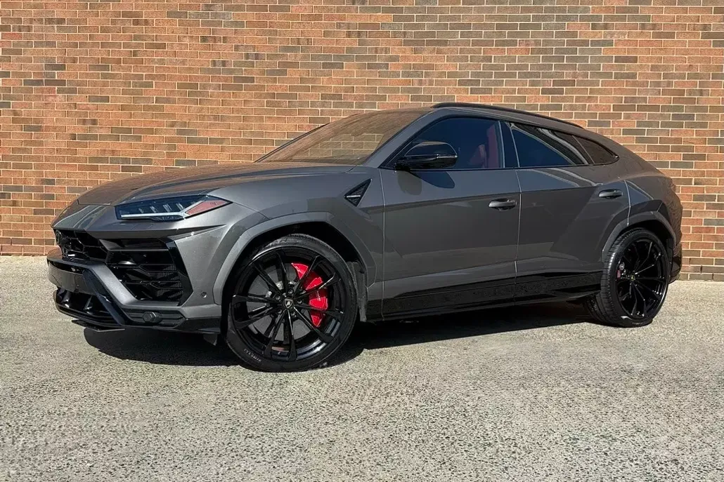 2022 Lamborghini Urus photo 1