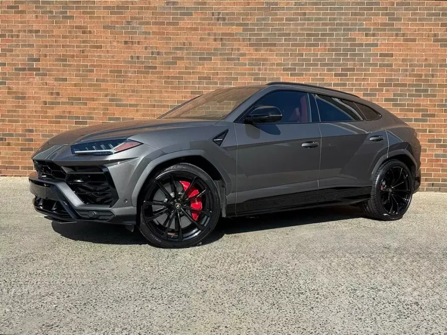 2022 Lamborghini Urus photo 1