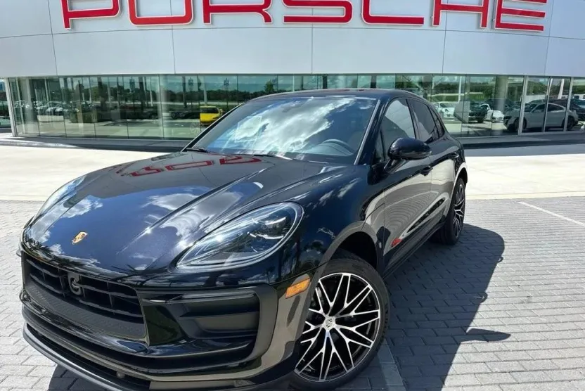 2026 Porsche Macan T photo 1