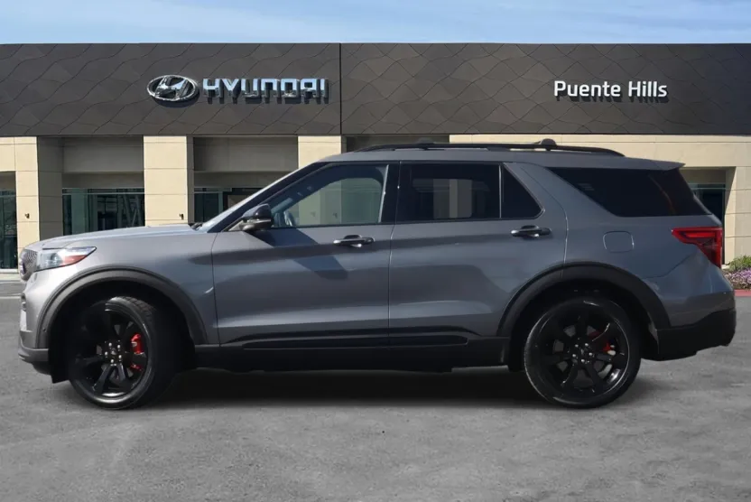 2021 Ford Explorer ST photo 1