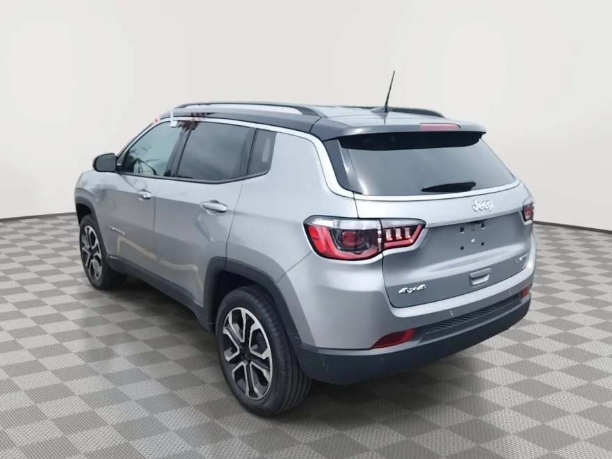 2022 Jeep Compass Limited photo 2
