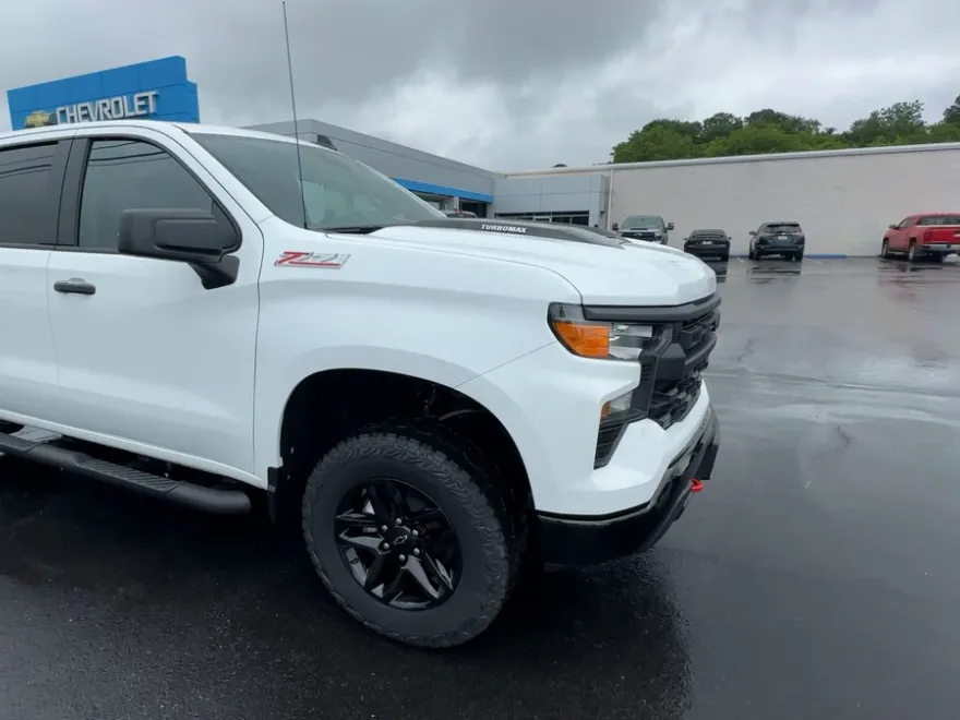 2025 Chevrolet Silverado Trail Boss Custom photo 1