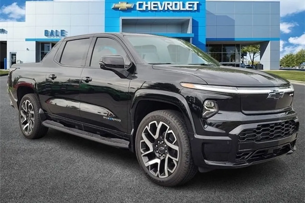 2024 Chevrolet Silverado EV RST photo 1