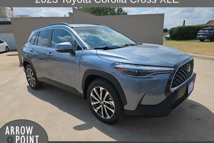 2023 Toyota Corolla Cross XLE photo 1