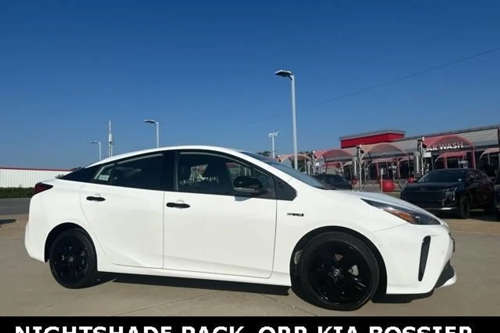 2022 Toyota Prius photo 1