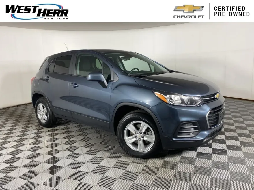 2022 Chevrolet Trax LS photo 1