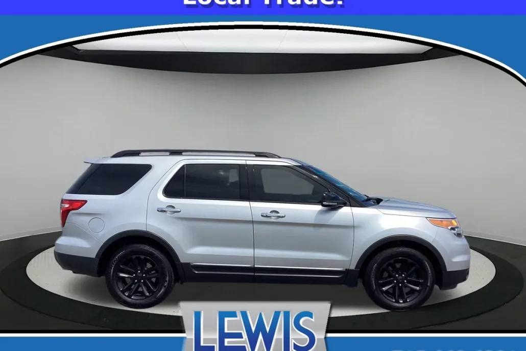 2015 Ford Explorer XLT photo 1