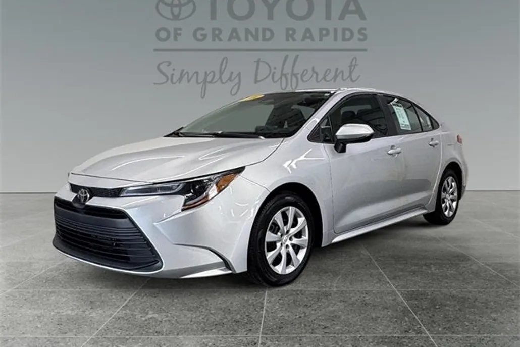 2024 Toyota Corolla LE photo 1
