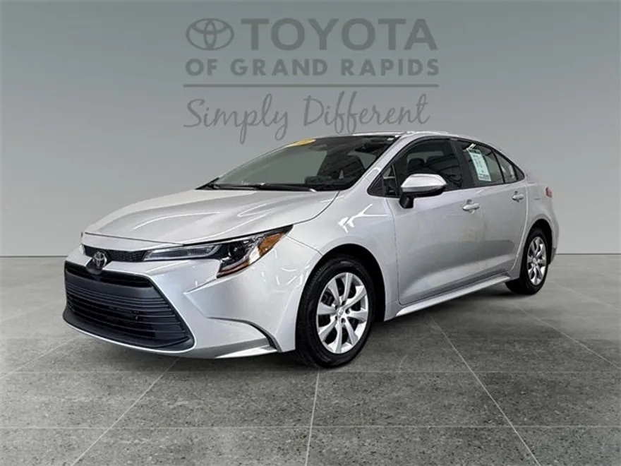 2024 Toyota Corolla LE photo 1