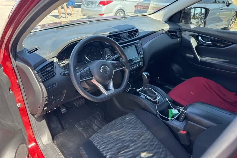 2020 Nissan Rogue Sport SV photo 1