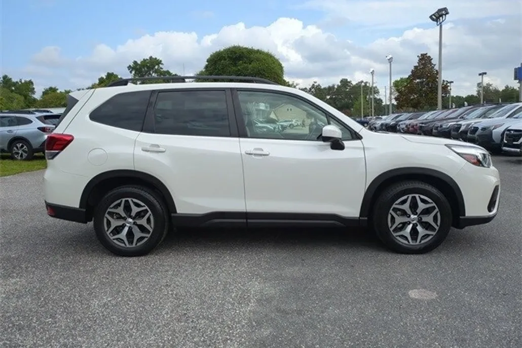 2020 Subaru Forester Premium photo 1