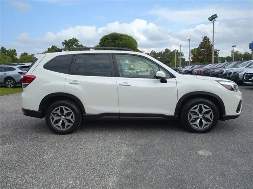 2020 Subaru Forester Premium photo 1