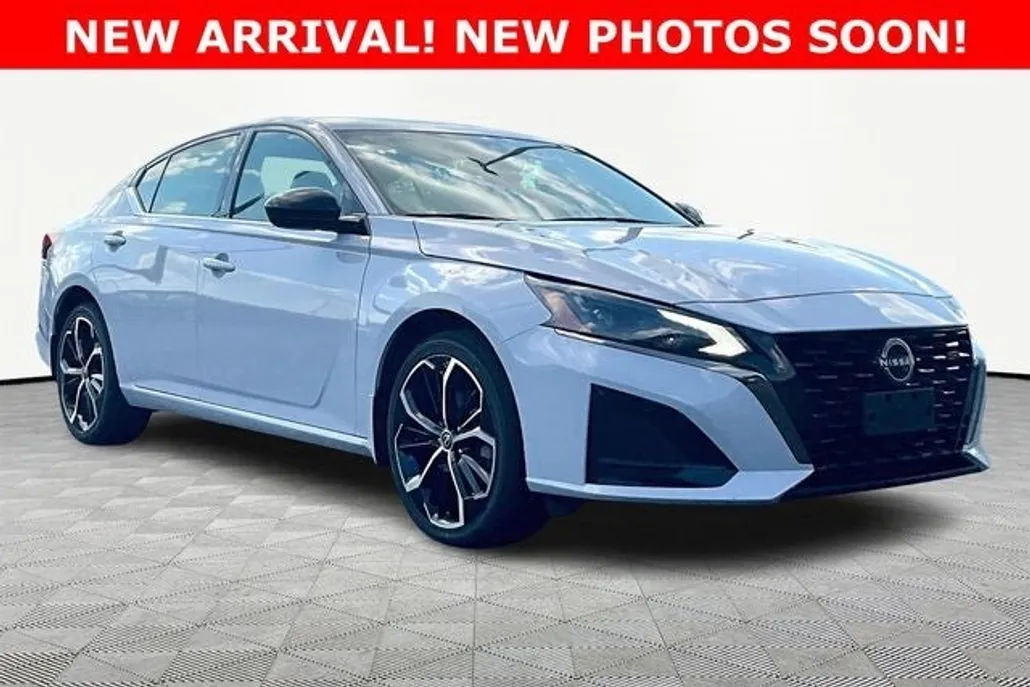 2024 Nissan Altima 2.5 SR photo 1