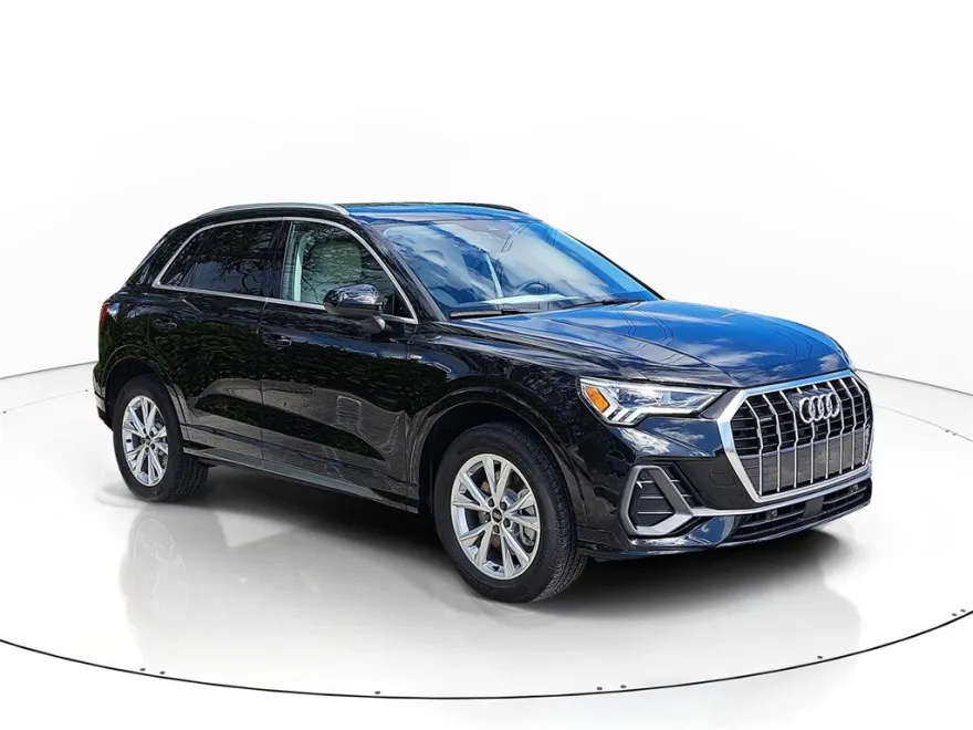 2025 Audi Q3 45 TFSI S line Premium photo 1