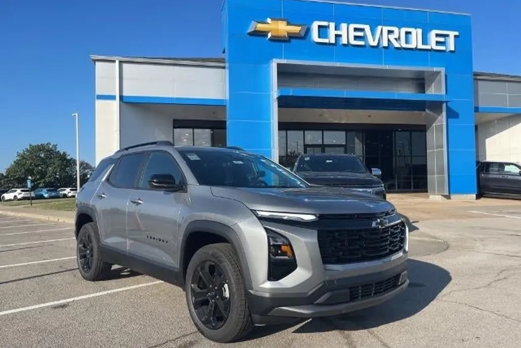 2026 Chevrolet Equinox LT photo 1