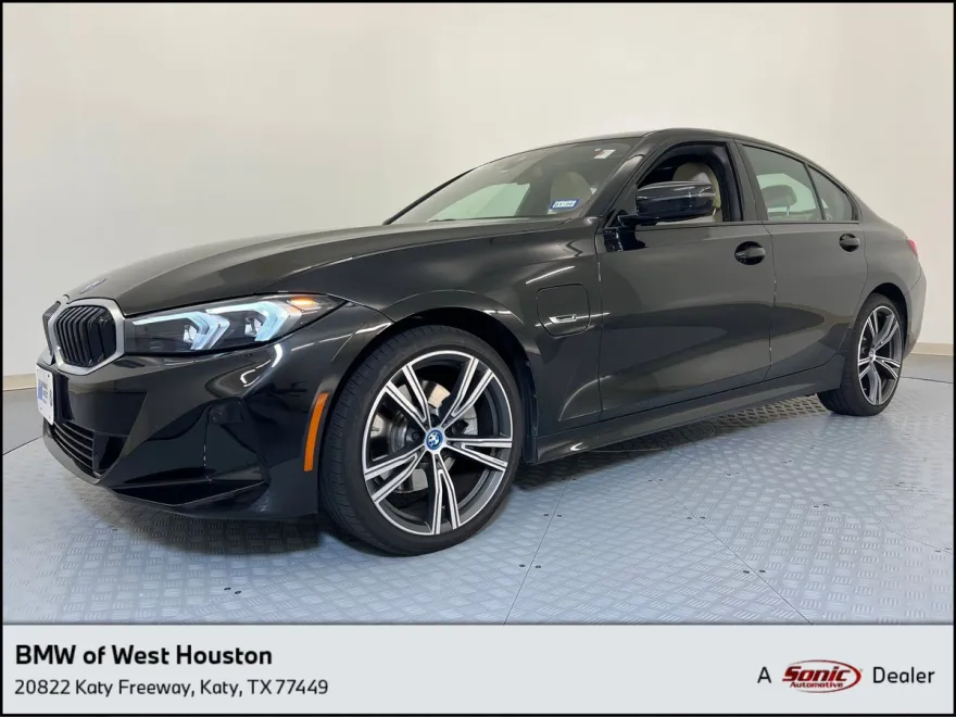 2023 Bmw 330e Sedan photo 1