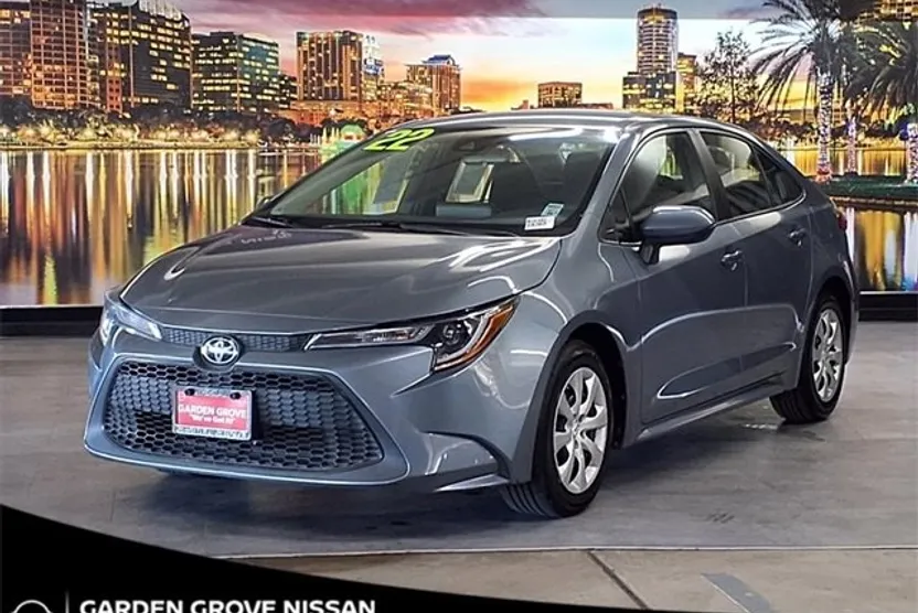 2022 Toyota Corolla LE photo 1