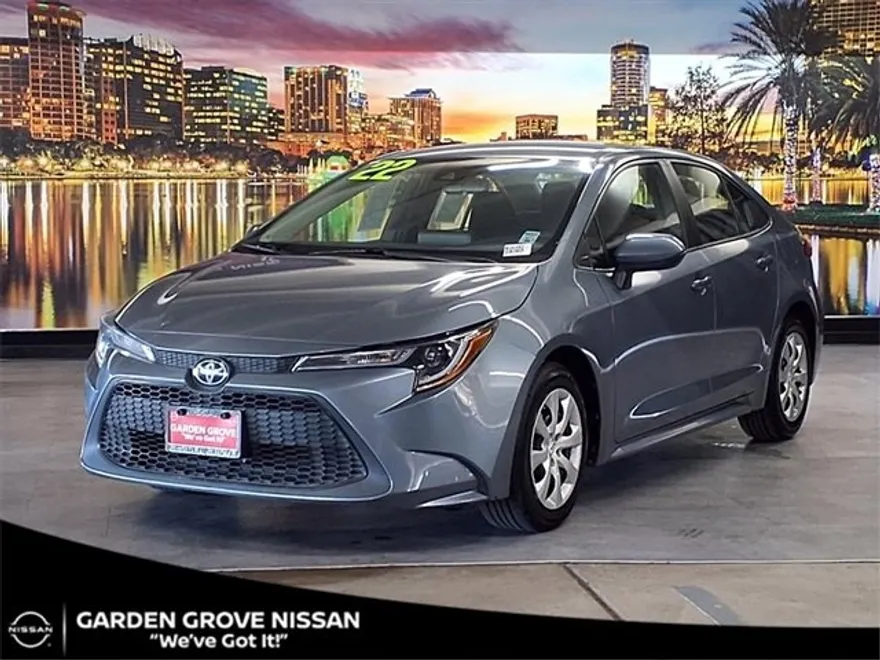 2022 Toyota Corolla LE photo 1