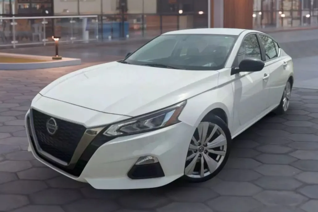 2019 Nissan Altima 2.5 SR photo 1