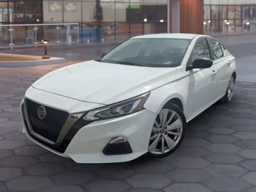 2019 Nissan Altima 2.5 SR photo 1