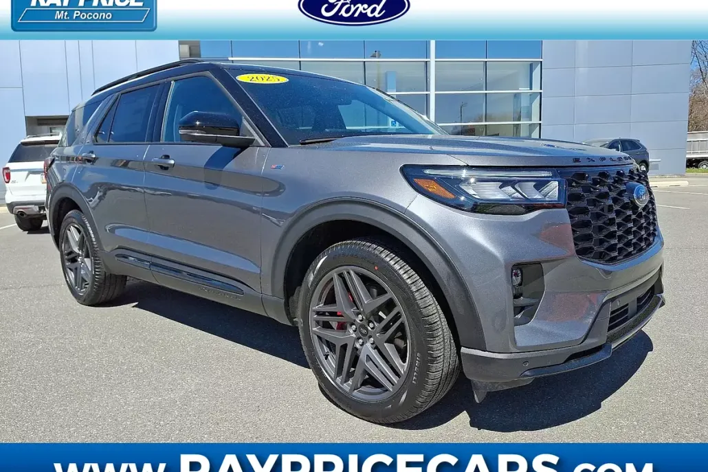 2025 Ford Explorer ST-Line photo 1