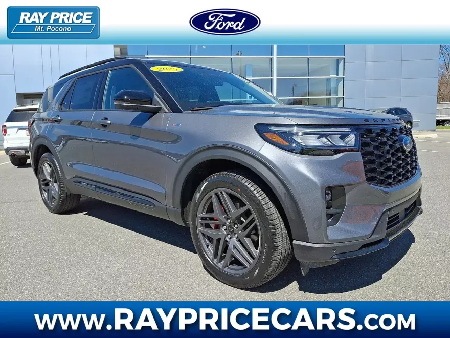 2025 Ford Explorer ST-Line photo 1