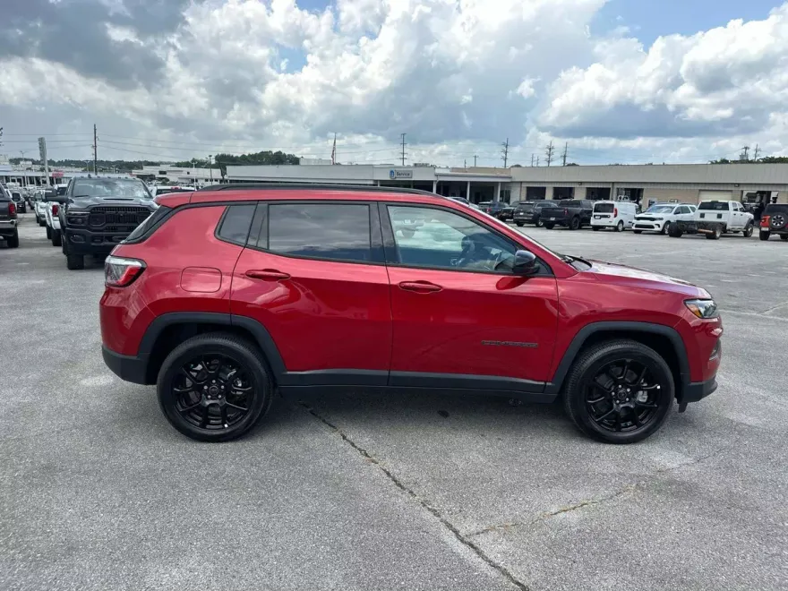 2025 Jeep Compass Latitude Sport photo 1