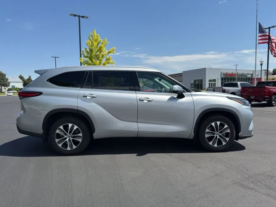 2022 Toyota Highlander Hybrid XLE photo 1