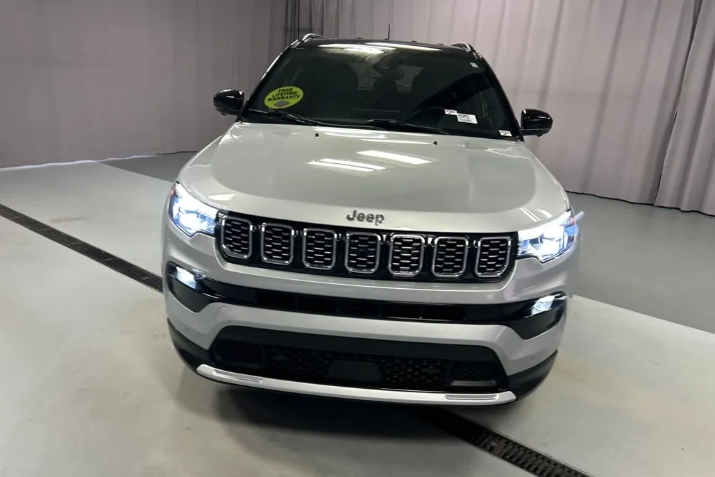 2024 Jeep Compass Limited photo 1