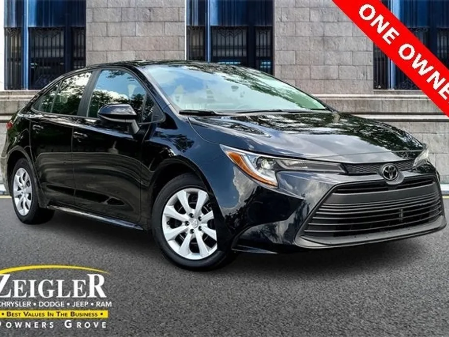 2024 Toyota Corolla LE photo 1
