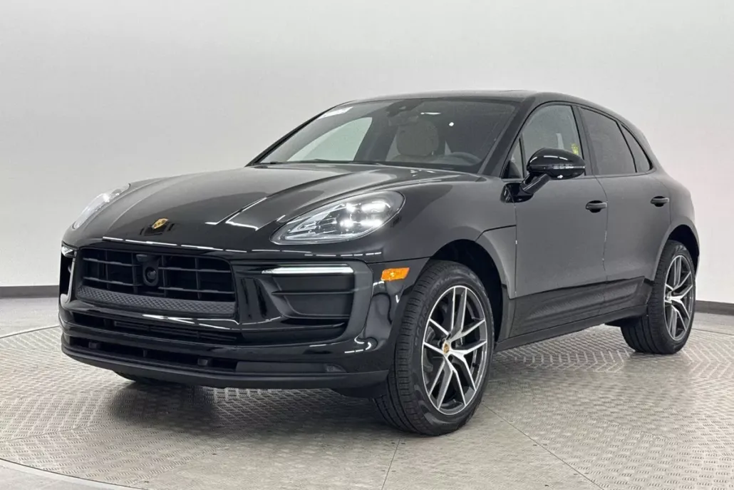 2025 Porsche Macan T photo 1