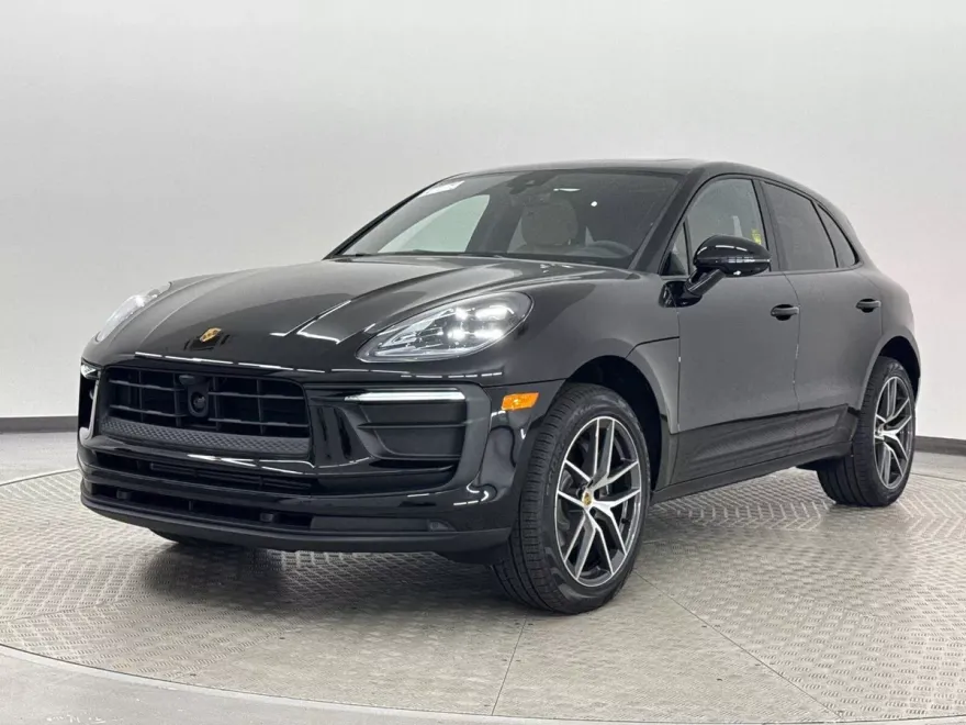 2025 Porsche Macan T photo 1