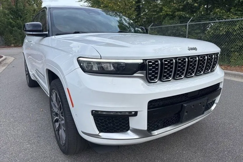 2021 Jeep Grand Cherokee L Summit photo 1