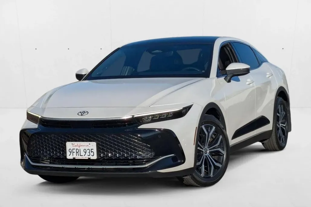2023 Toyota Crown Limited photo 1