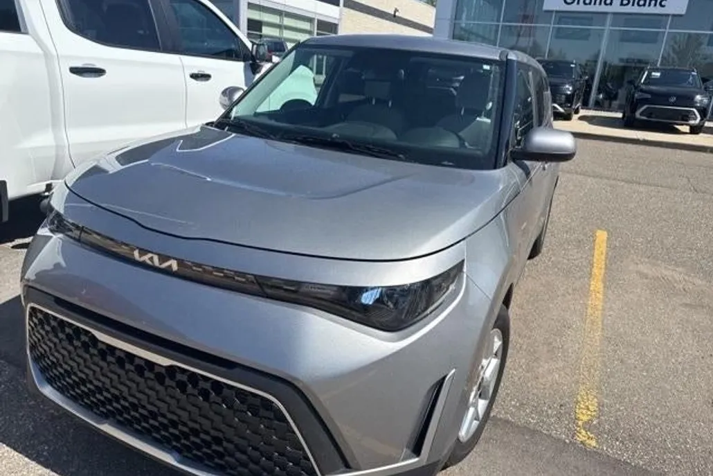 2023 Kia Soul LX photo 1