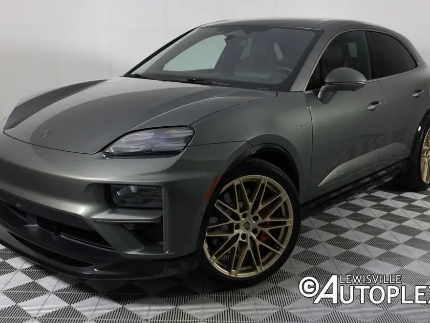 2025 Porsche Macan Electric Turbo photo 1