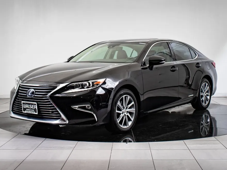 2016 Lexus ES 300h photo 1