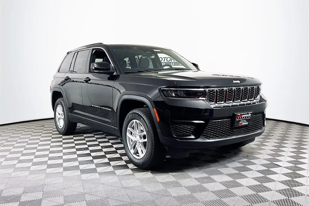 2025 Jeep Grand Cherokee Laredo photo 1