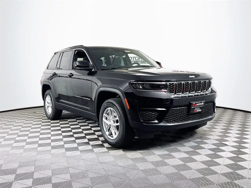 2025 Jeep Grand Cherokee Laredo photo 1